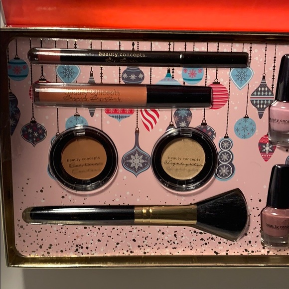 Beauty Concepts Gift of Glam Collection NWT - Picture 10 of 10
